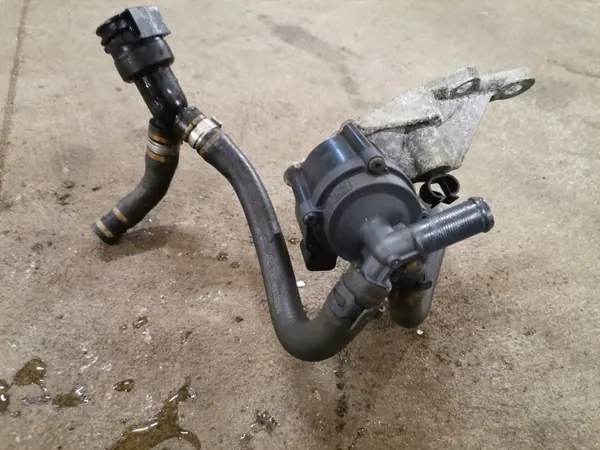 Bomba de agua Peugeot 2008 OEM ,kjhgtfrdews - Usada image 2