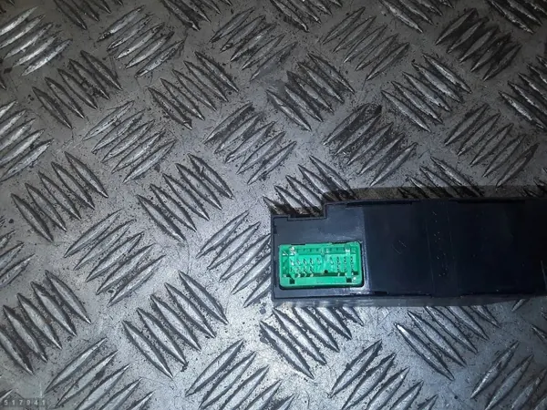 Begagnad Volvo V70 ECU OEM 8691946 för 2.4 bensin image 3