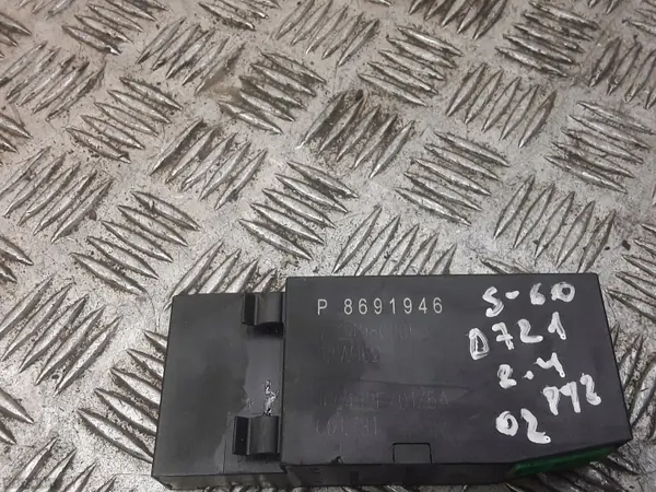 Begagnad Volvo V70 ECU OEM 8691946 för 2.4 bensin image 4