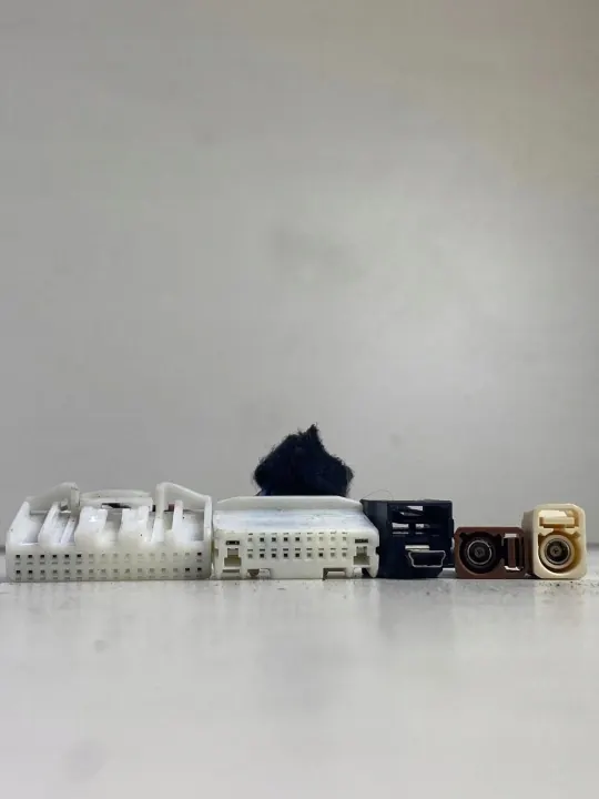 Radio-Stecker OEM 281151185R für Renault Trafic III image 3