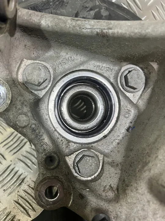 Volvo XC40 2019 Bakhjulsnav OEM 32221150 image 6