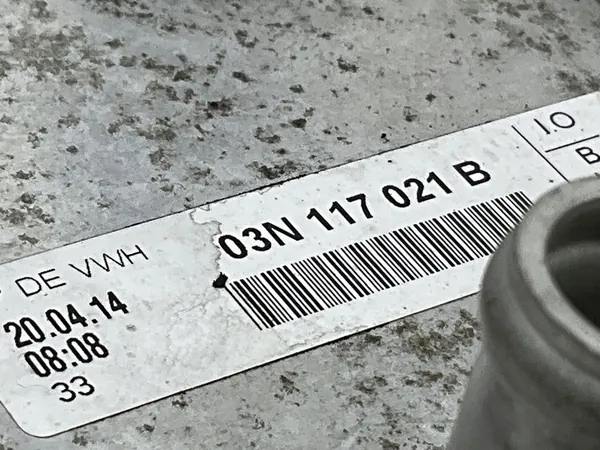 Oljefilterfäste AUDI Q5 (8R) 2.0L diesel 140kW image 2