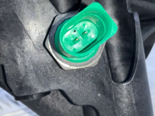 Oljefilterfäste AUDI Q5 (8R) 2.0L diesel 140kW image 3