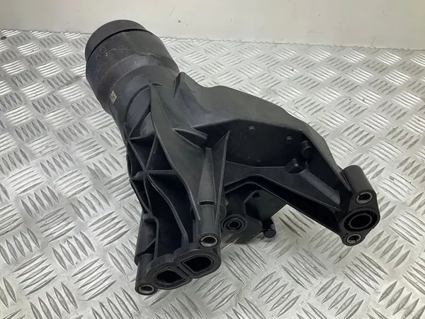 Oljefilterfäste AUDI Q5 (8R) 2.0L diesel 140kW image 5