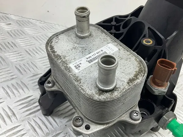 Oljefilterfäste AUDI Q5 (8R) 2.0L diesel 140kW image 6