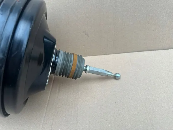 AUDI A6 C6 3.2 FSI Bromsservo Pump 4F0612105F image 2