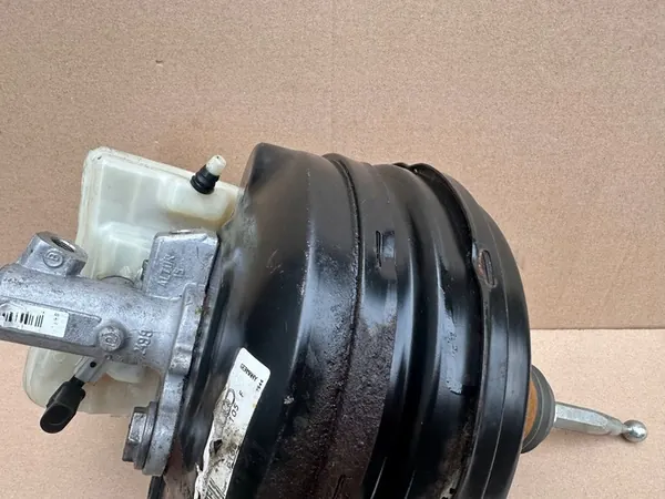 AUDI A6 C6 3.2 FSI Bromsservo Pump 4F0612105F image 4