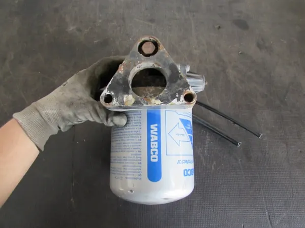 Secador de ar MAN TGX Euro VI OEM 12-17R - Usado image 4