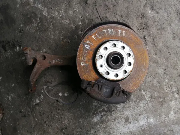 Mozzo sterzo anteriore destro VW Passat B5 image 3