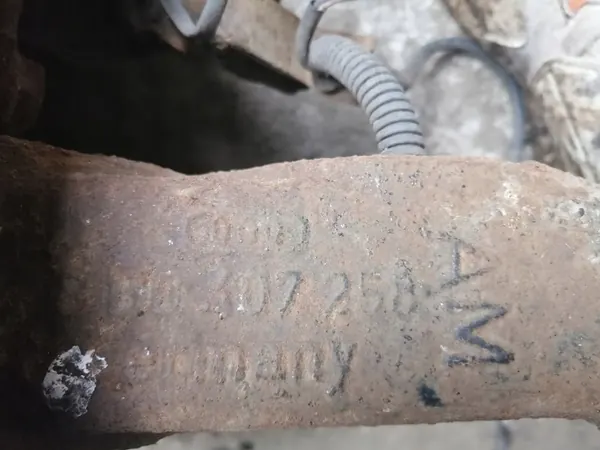 Mozzo sterzo anteriore destro VW Passat B5 image 4