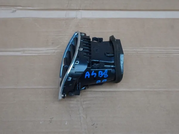 Grelha de ar direita AUDI A4 B8 8T1820902C image 2