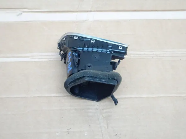 Grelha de ar direita AUDI A4 B8 8T1820902C image 3