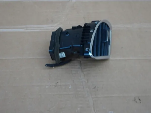 Grelha de ar direita AUDI A4 B8 8T1820902C image 4