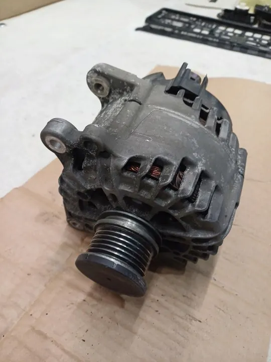 Vaihtovirtageneraattori Audi Q5 Quattro 2.0 TDI OEM 03G903016F image 4