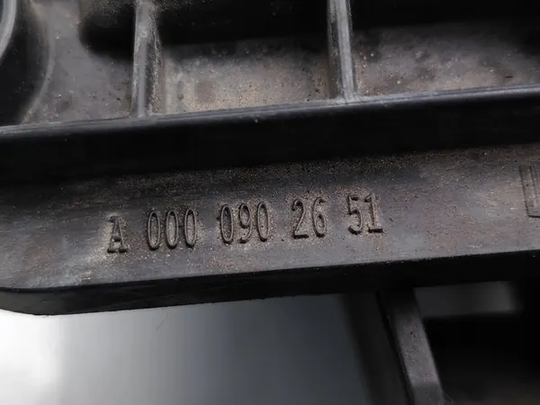 Mercedes-Benz Sprinter 3-T Ilmansuodattimen kotelo 2008 Van A0000902651 image 7