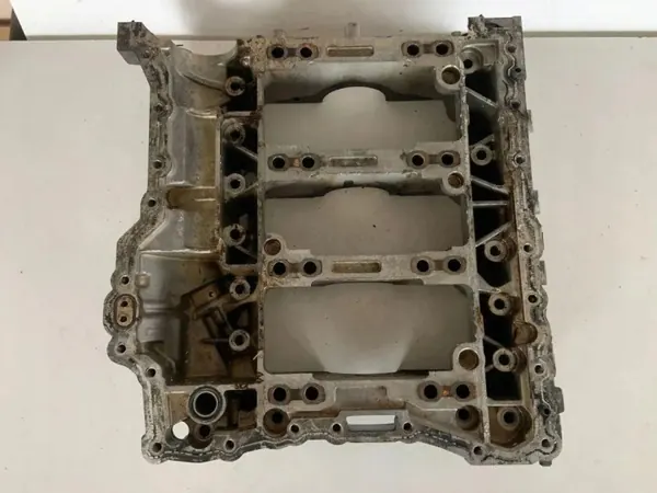 Base de palier vilebrequin OEM 06E103032BJ d'occasion image 7