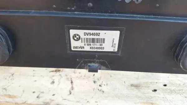 Support de radiateur BMW OEM 17107804618 pour Série 5 F10 image 6