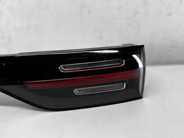 Porsche Cayenne 9Y0 Heck LED Mittelblende OEM 9Y0945081F image 3