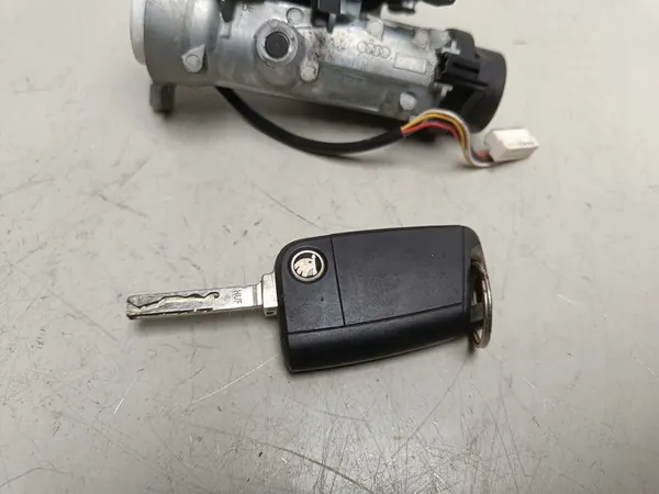 Skoda Octavia III mk3 2016 Sytytysavain 1.4 OEM 5Q0905865A image 2