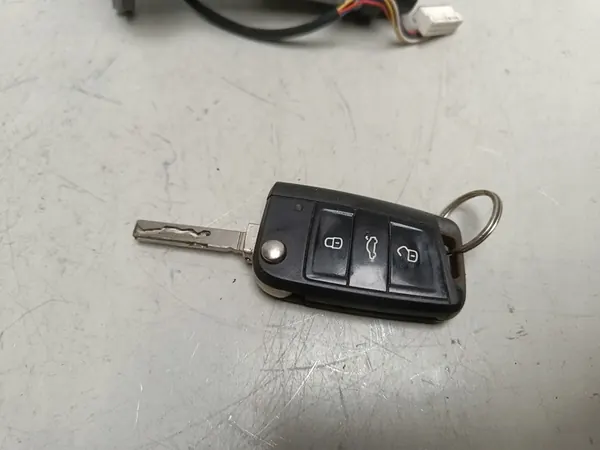 Skoda Octavia III mk3 2016 Sytytysavain 1.4 OEM 5Q0905865A image 3