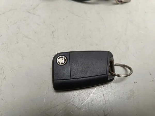 Skoda Octavia III mk3 2016 Sytytysavain 1.4 OEM 5Q0905865A image 5