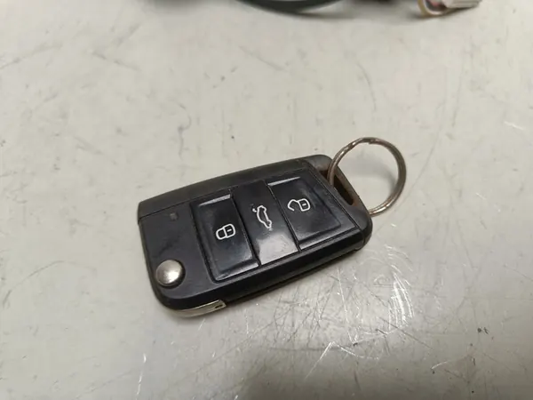 Skoda Octavia III mk3 2016 Sytytysavain 1.4 OEM 5Q0905865A image 6