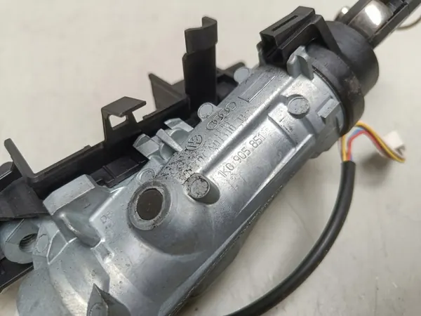 Skoda Octavia III mk3 2016 Sytytysavain 1.4 OEM 5Q0905865A image 8