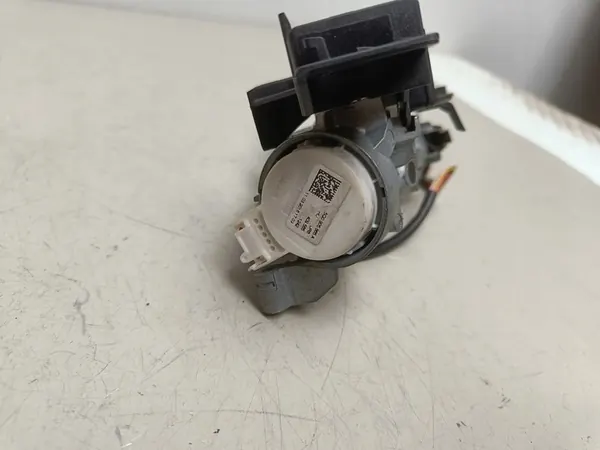 Skoda Octavia III mk3 2016 Sytytysavain 1.4 OEM 5Q0905865A image 9