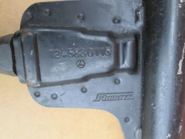 Macaco Mercedes W124 OEM 1245830115 - Usado image 3