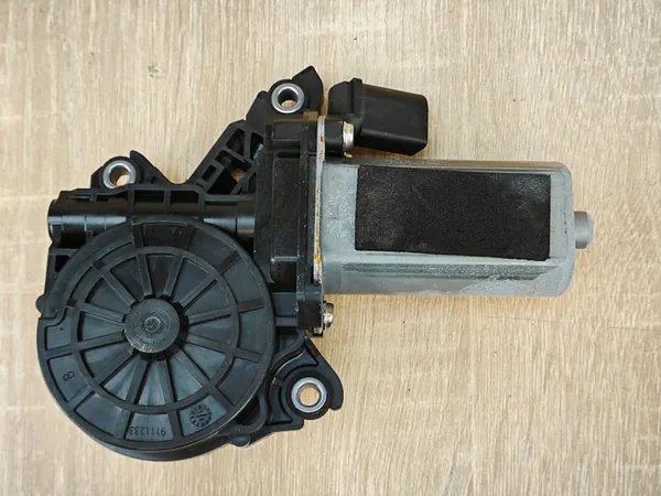 Atuador da Porta Traseira Direita Audi A7 C7 4G8839004 image 2