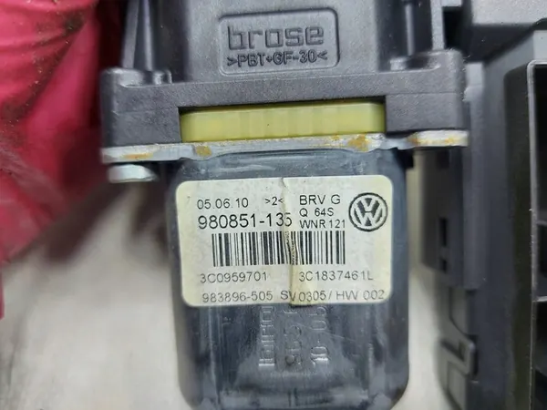 Vasemman ikkunamoottori VW Passat B6 3C1837461L image 5