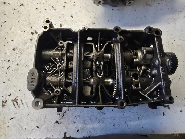 Öljypumppu OEM 03L103537 VW Audi Skoda 2.0 TDI image 2