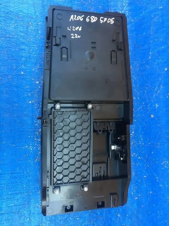 Mercedes W206 middenconsole opslag OEM A2066805705 image 7