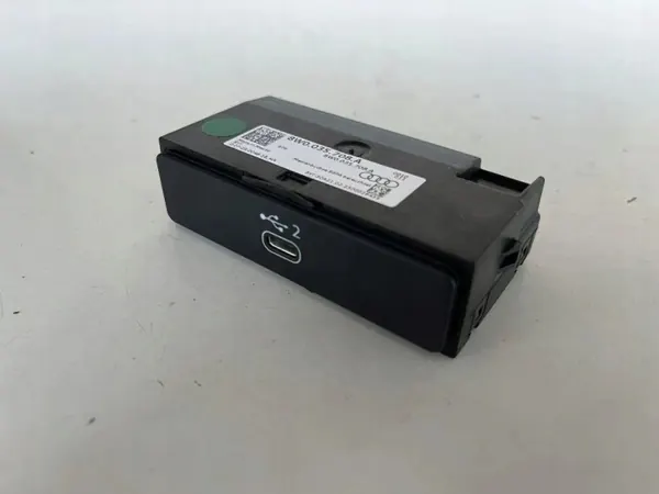 Audi Q5 Multimedia-anslutning OEM 8W0035708A AUX/USB image 3