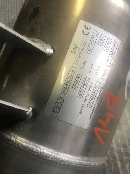 Audi A8 S8 Ilmajousitus säiliö OEM 4H0616203E image 3