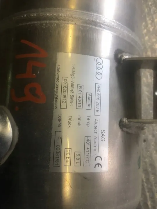 Audi A8 S8 Ilmajousitus säiliö OEM 4H0616203E image 4