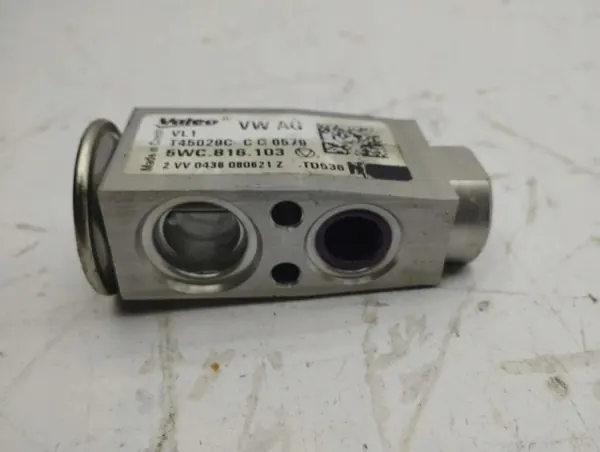 SEAT Tarraco 2020 1.5 Tryckavlastningsventil OEM 5Q0816679C image 2