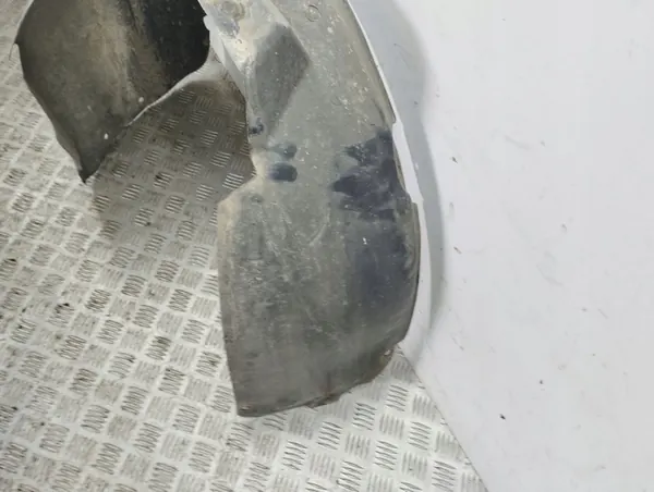 Volkswagen PASSAT B5.5 2001 Oikea Etulokasuoja image 2