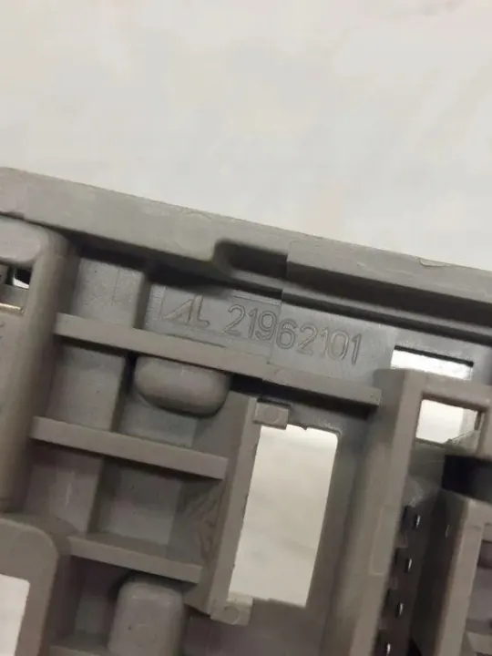OEM 21962101 Rückleuchtenstecker für Audi A4 Avant image 4