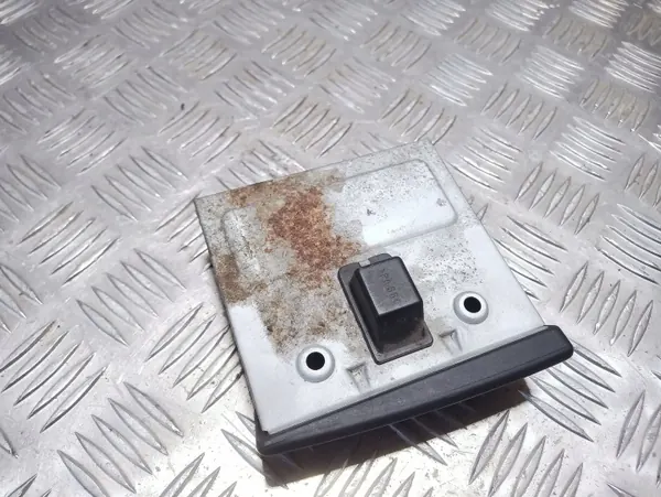 Aschenbecher Mitsubishi Carisma OEM MR114064 - Gebraucht image 3