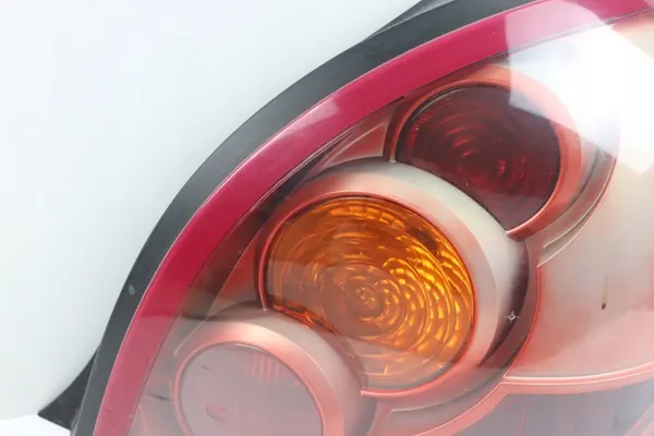 Nissan Almera N16 Höger Bakljus Hatchback 26550 image 6