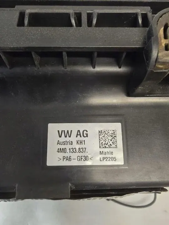 Audi Q7 II Luftfilterabdeckung OEM 4M0133837 - Gebraucht image 6