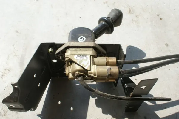 Renault Hand Brake Valve 5010422400 image 3