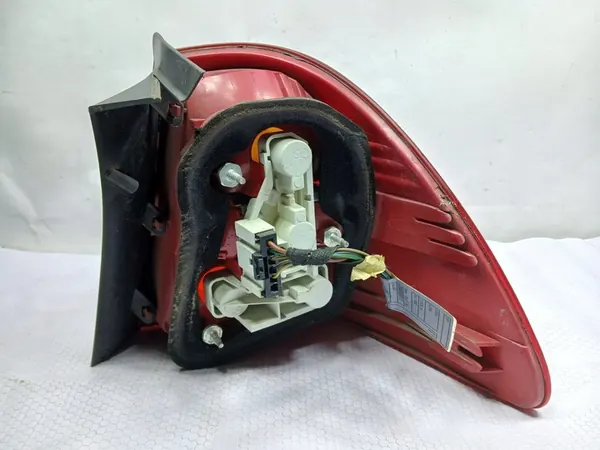 Inserto de lámpara trasera izquierda BMW 3 E91 image 4