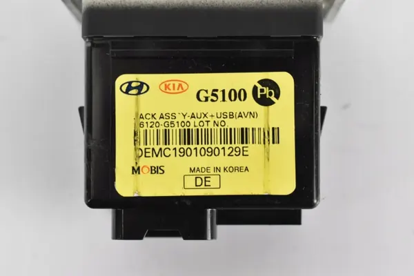 Painel Tomada Aux/USB Kia Niro OEM 96120-G5100 image 4