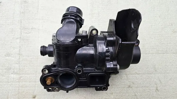 Vattenpump Audi A4 B8 A5 8T 06H121026BE image 3