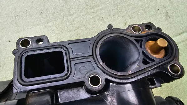 Vattenpump Audi A4 B8 A5 8T 06H121026BE image 4