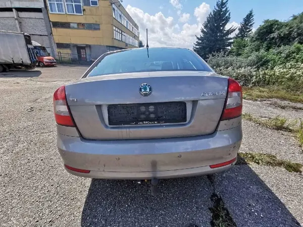 Skoda Octavia Vesiputki 2011 1.6L 1K0122101JR image 10