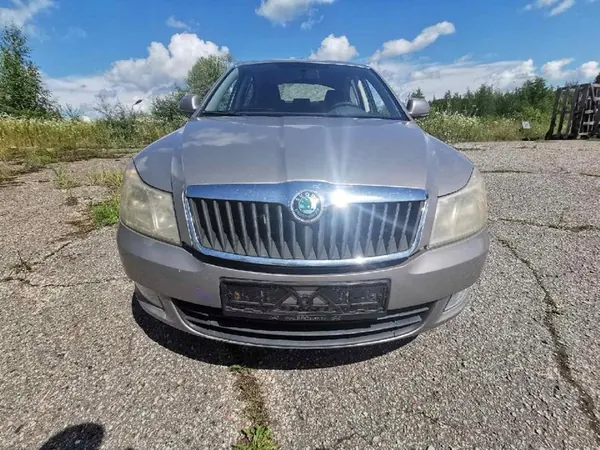 Skoda Octavia Vesiputki 2011 1.6L 1K0122101JR image 6