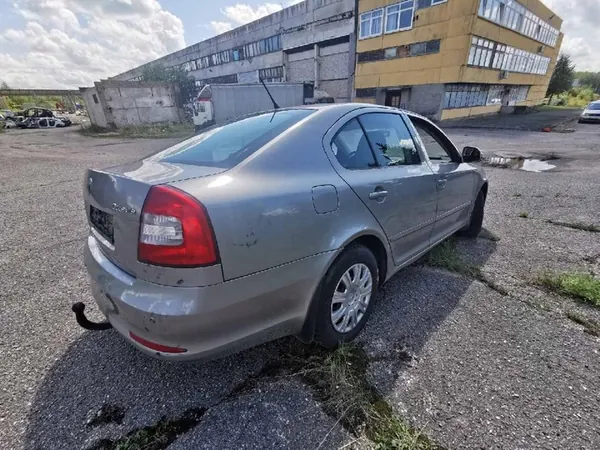 Skoda Octavia Vesiputki 2011 1.6L 1K0122101JR image 9